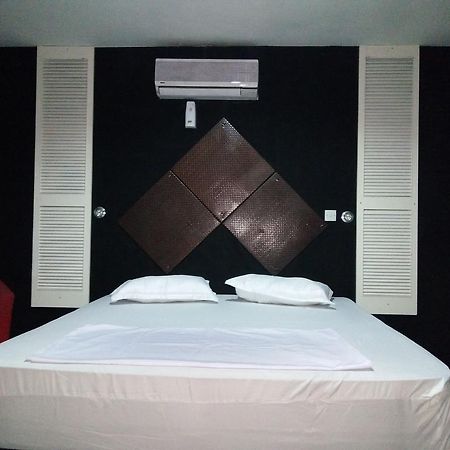 Transit Room Klia - Residence Villa Kampong Kubang Beras ภายนอก รูปภาพ