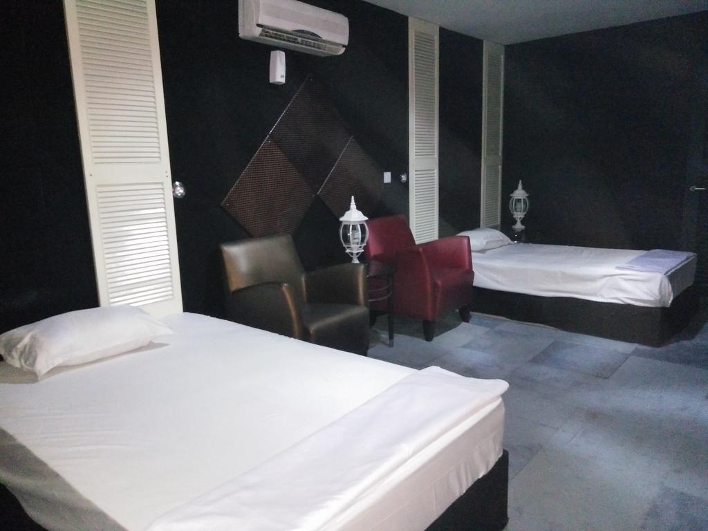 Transit Room Klia - Residence Villa Kampong Kubang Beras ภายนอก รูปภาพ