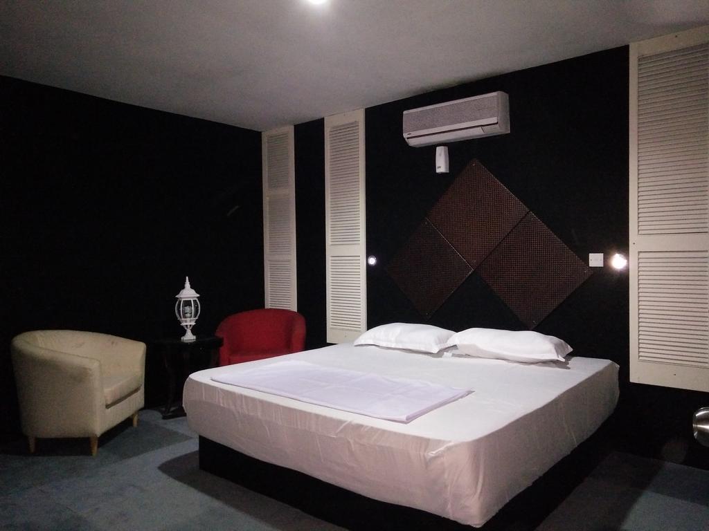 Transit Room Klia - Residence Villa Kampong Kubang Beras ภายนอก รูปภาพ