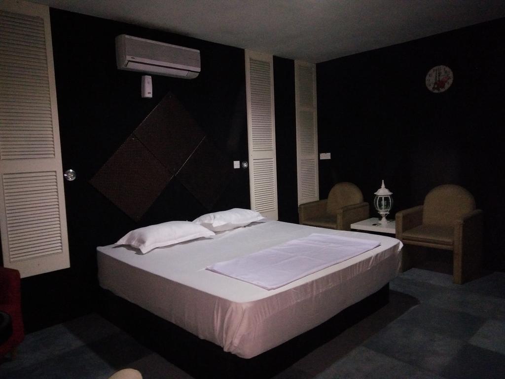 Transit Room Klia - Residence Villa Kampong Kubang Beras ภายนอก รูปภาพ