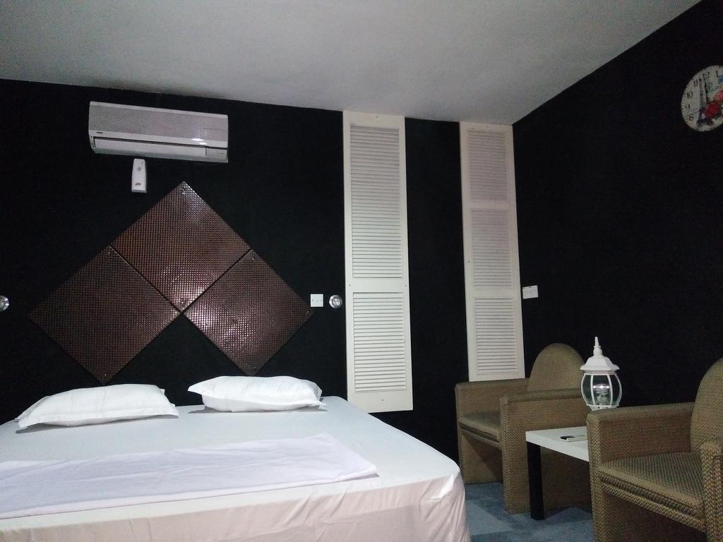 Transit Room Klia - Residence Villa Kampong Kubang Beras ภายนอก รูปภาพ