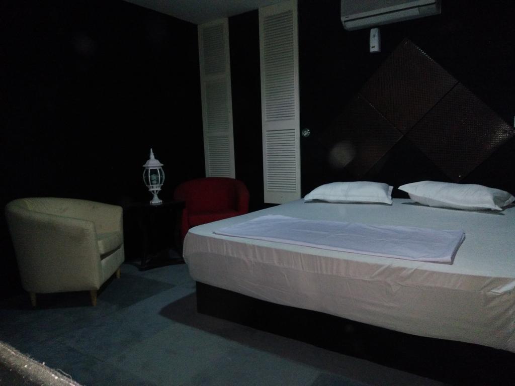 Transit Room Klia - Residence Villa Kampong Kubang Beras ภายนอก รูปภาพ