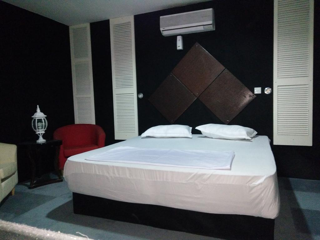 Transit Room Klia - Residence Villa Kampong Kubang Beras ภายนอก รูปภาพ