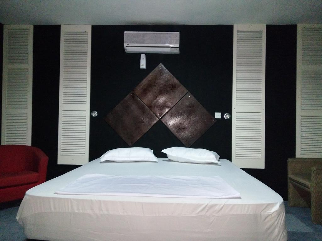 Transit Room Klia - Residence Villa Kampong Kubang Beras ภายนอก รูปภาพ